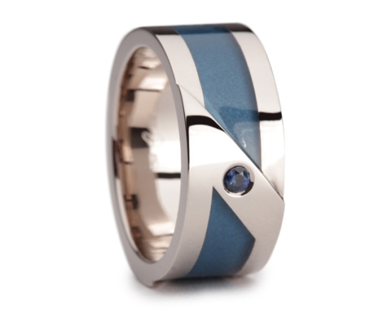 Ring met blauw en clear ceramic.